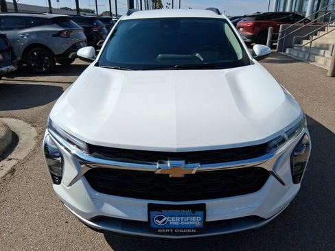 Used 2025 Chevrolet Trax LT w/ Driver Confidence Package image 2