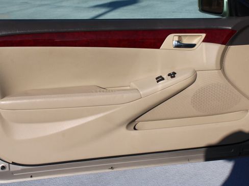 Used 2005 Toyota Solara SLE image 9