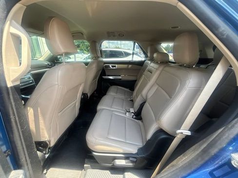 Used 2021 Ford Explorer XLT w/ Equipment Group 202A RWD image 5