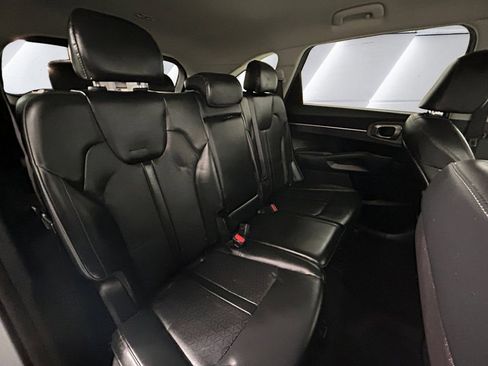 Used 2022 Kia Sorento S image 16