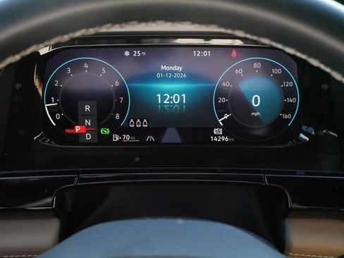 Certified 2025 Volkswagen Atlas Cross Sport SE w/ Panoramic Sunroof Package image 21