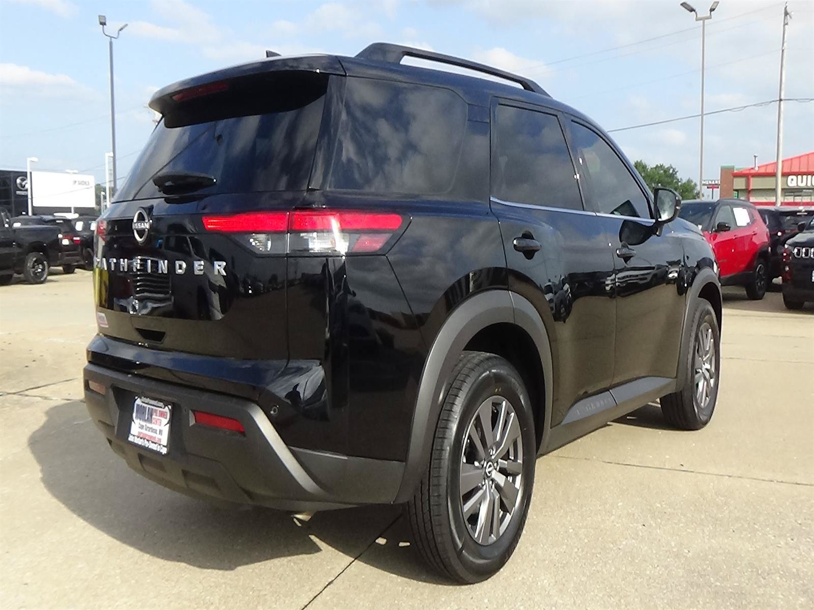Used 2025 Nissan Pathfinder SV FWD image 6