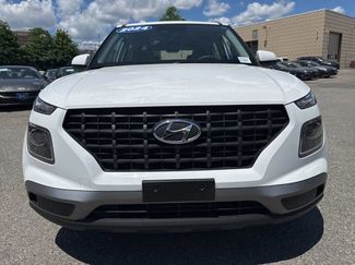 Used 2024 Hyundai Venue SE FWD video 2