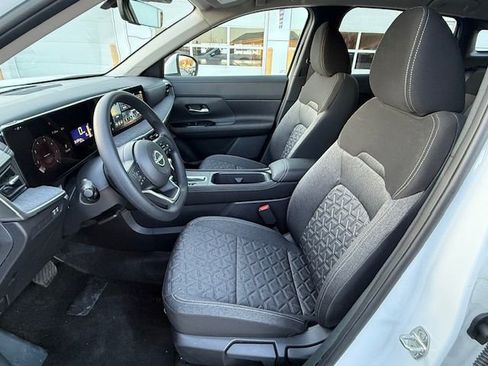 New 2025 Nissan Kicks SV w/ Illumination Package image 11