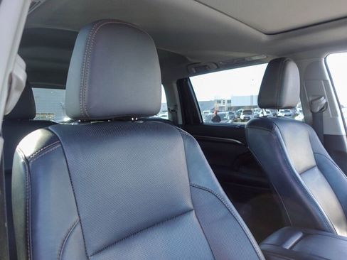Used 2014 Toyota Highlander Limited image 14