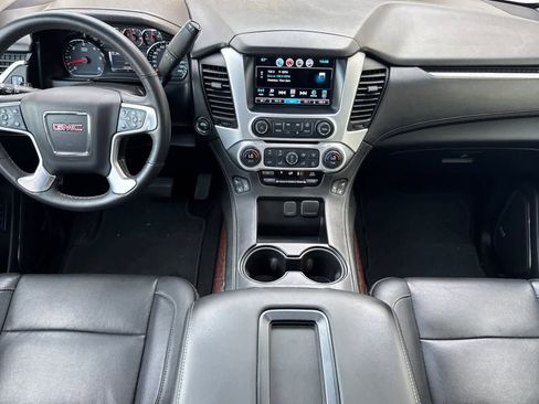 Used 2018 GMC Yukon SLT AWD/4WD image 3