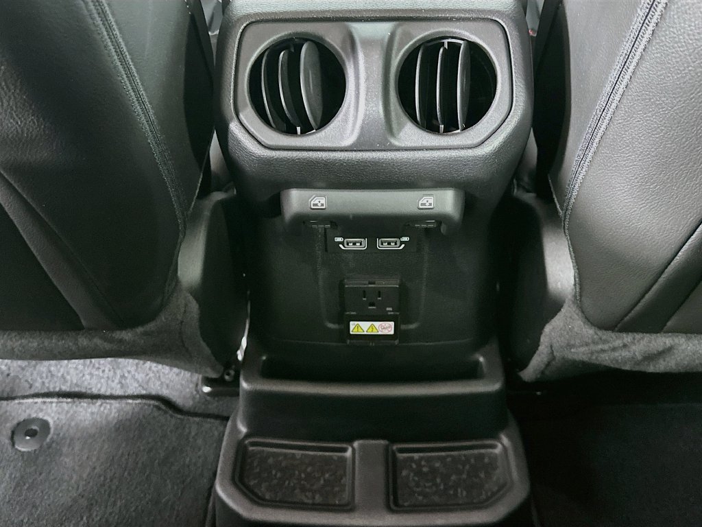 Used 2023 Jeep Wrangler Unlimited Sahara w/ Cold Weather Group AWD/4WD image 21
