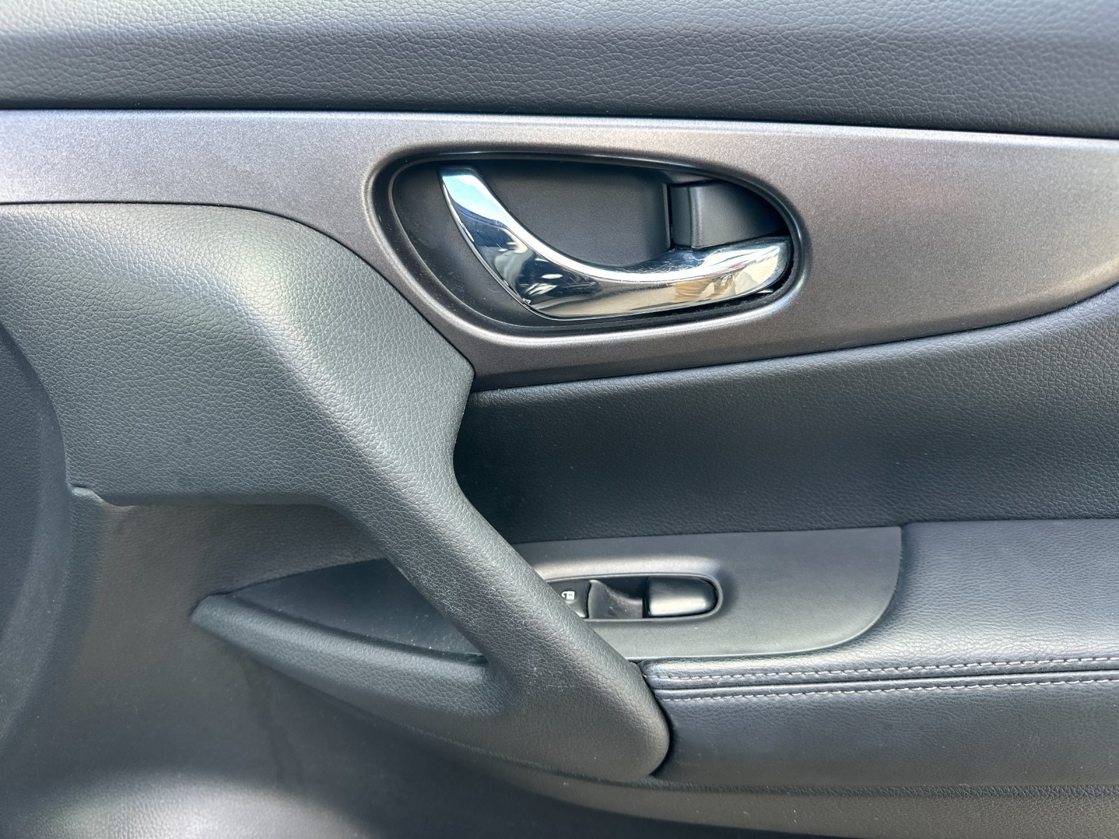 Used 2016 Nissan Rogue S w/ S Family Package FWD image 20
