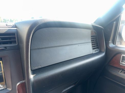 Used 2016 Lincoln Navigator Select AWD/4WD image 27