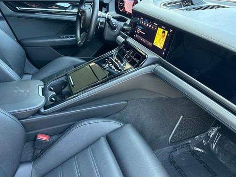 Used 2024 Porsche Panamera RWD image 19