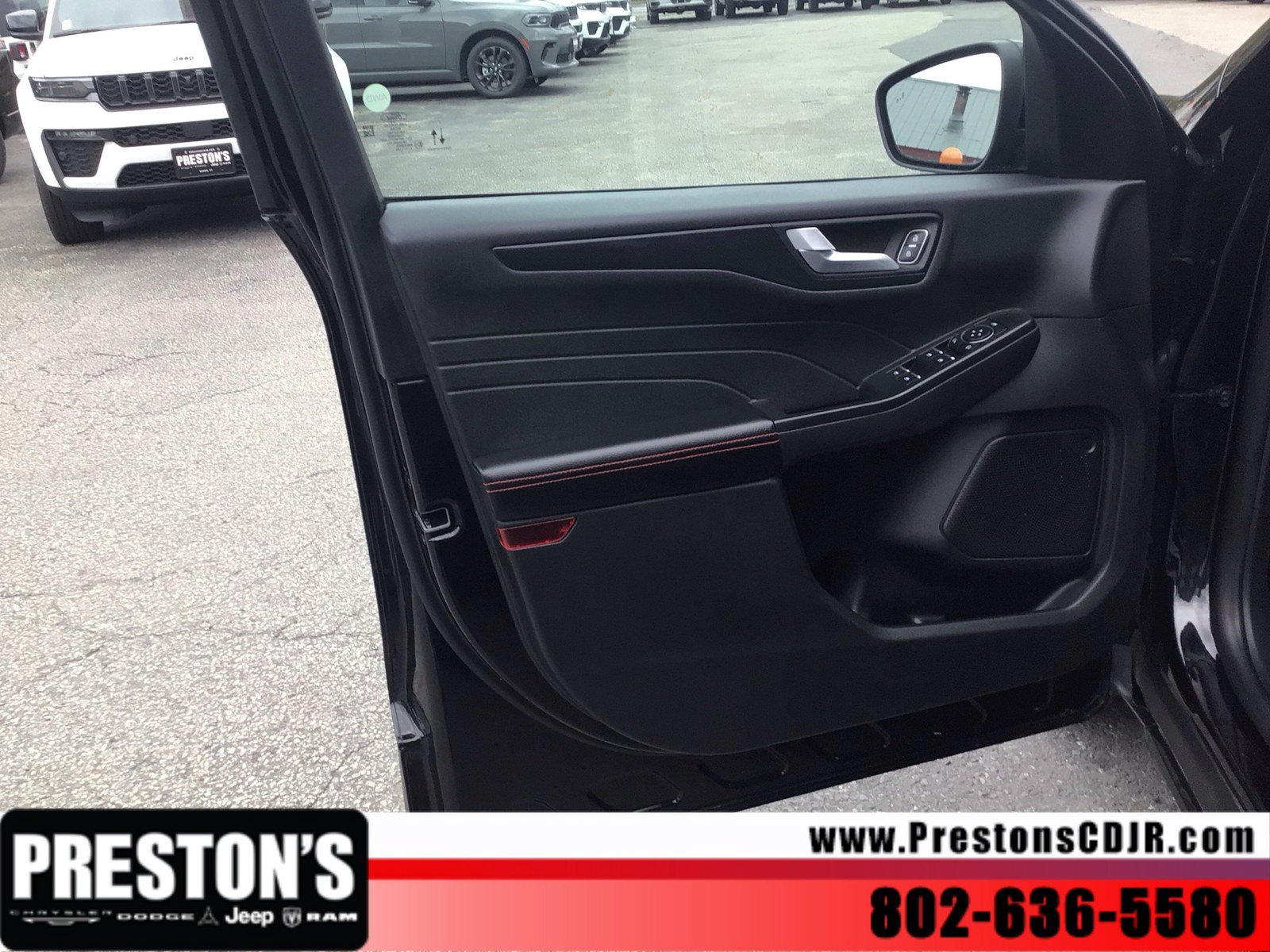 Used 2025 Ford Escape ST-Line Select AWD/4WD image 1