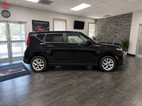 Used 2021 Kia Soul S FWD image 5