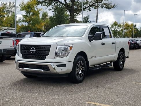Certified 2024 Nissan Titan SV w/ SV Convenience Package image 2