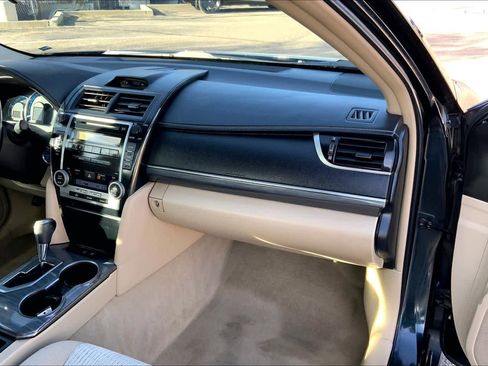 Used 2012 Toyota Camry LE image 17