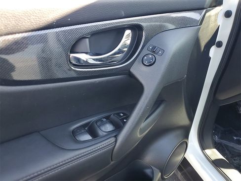 Used 2016 Nissan Rogue SL w/ SL Premium Package image 23