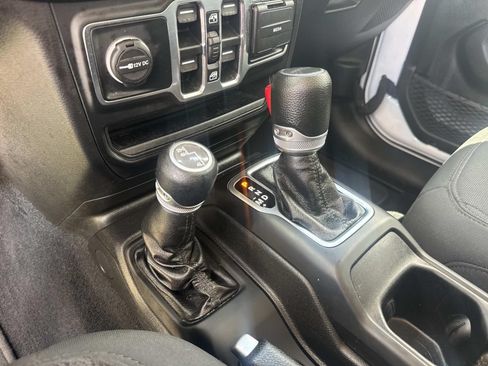 Used 2022 Jeep Gladiator Sport AWD/4WD image 24