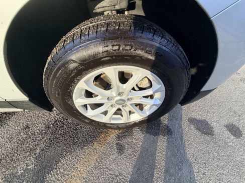 Used 2018 Chevrolet Equinox LT image 24