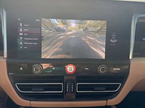 Used 2024 Porsche Macan image 25