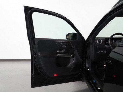 Used 2024 Mercedes-Benz EQB 250+ image 53