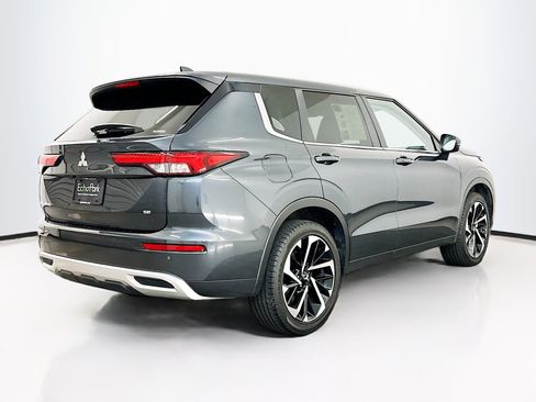Used 2024 Mitsubishi Outlander SE image 9