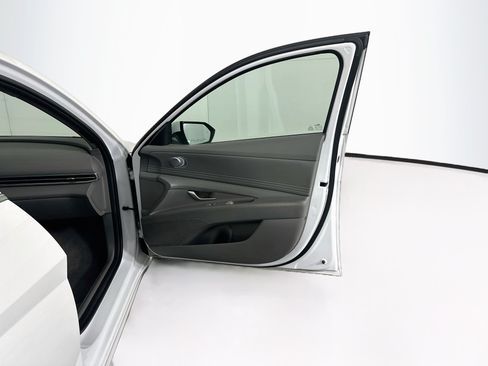 Used 2025 Hyundai Elantra SEL FWD image 33