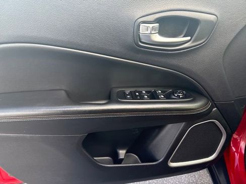 Used 2018 Jeep Compass Latitude w/ Popular Equipment Group image 9