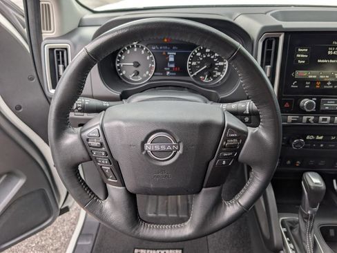 Used 2025 Nissan Frontier SV w/ SV Convenience Package RWD image 31