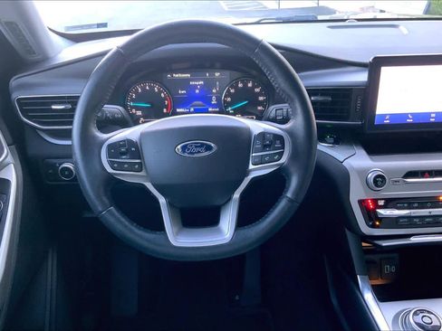 Used 2021 Ford Explorer XLT w/ Equipment Group 202A image 5