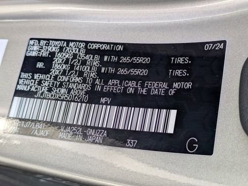 Used 2024 Lexus GX 550 w/ Accessory Package (2T) AWD/4WD image 38