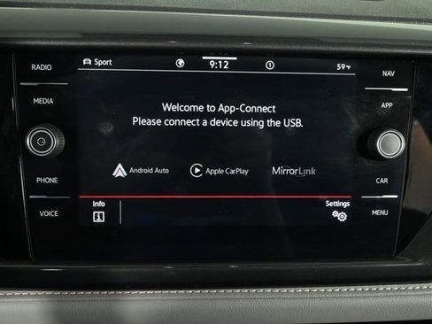 Certified 2022 Volkswagen Taos SEL w/ Panoramic Sunroof Package image 9