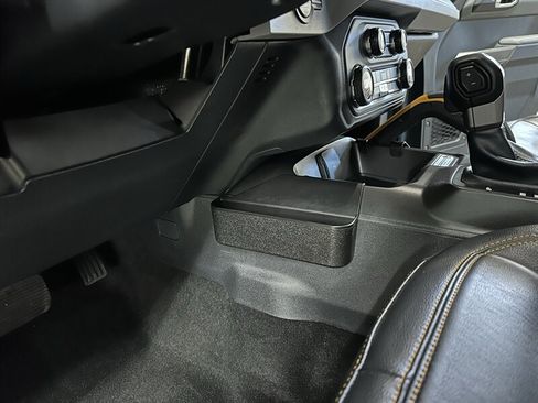 Used 2023 Ford Bronco Badlands image 40