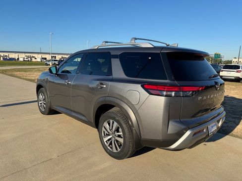 Used 2023 Nissan Pathfinder SL image 6