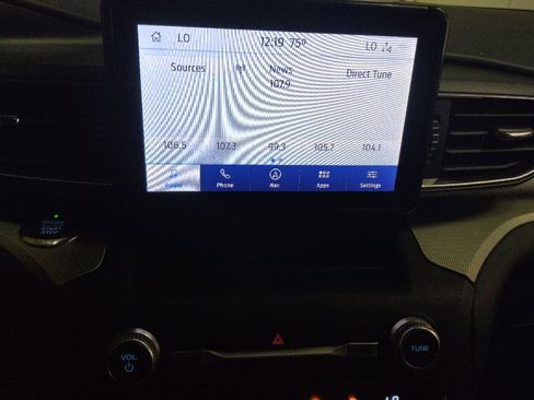 Used 2020 Ford Explorer XLT w/ Equipment Group 202A AWD/4WD image 25