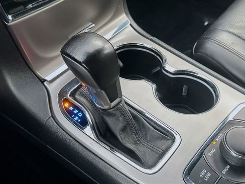 Used 2020 Jeep Grand Cherokee Limited w/ Luxury Group II AWD/4WD image 20