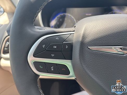 Used 2024 Chrysler Pacifica Touring-L FWD image 49