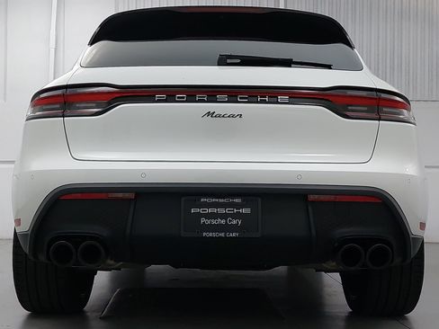 Certified 2026 Porsche Macan AWD/4WD image 6