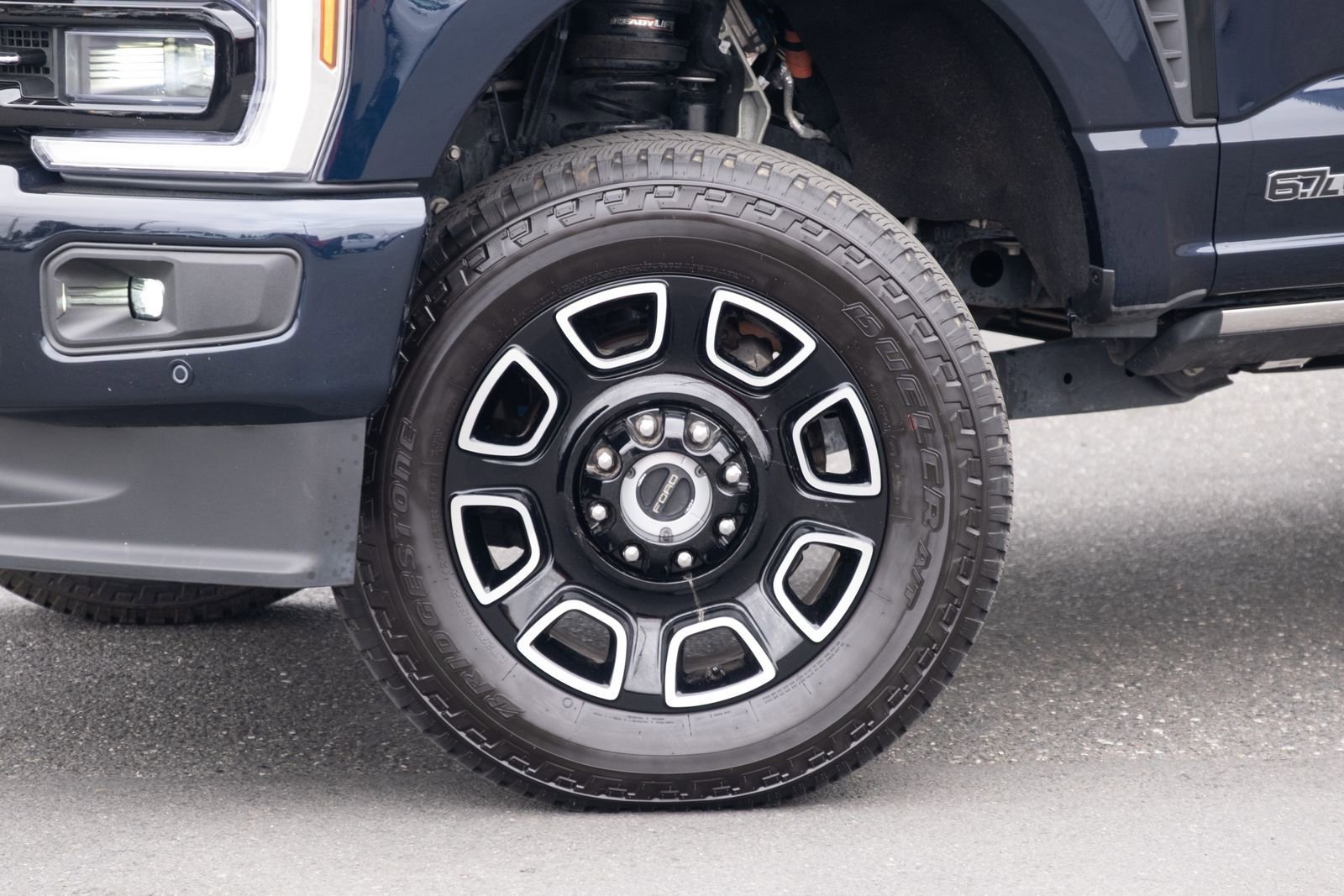 Used 2025 Ford F350 Platinum w/ FX4 Off-Road Package AWD/4WD image 24