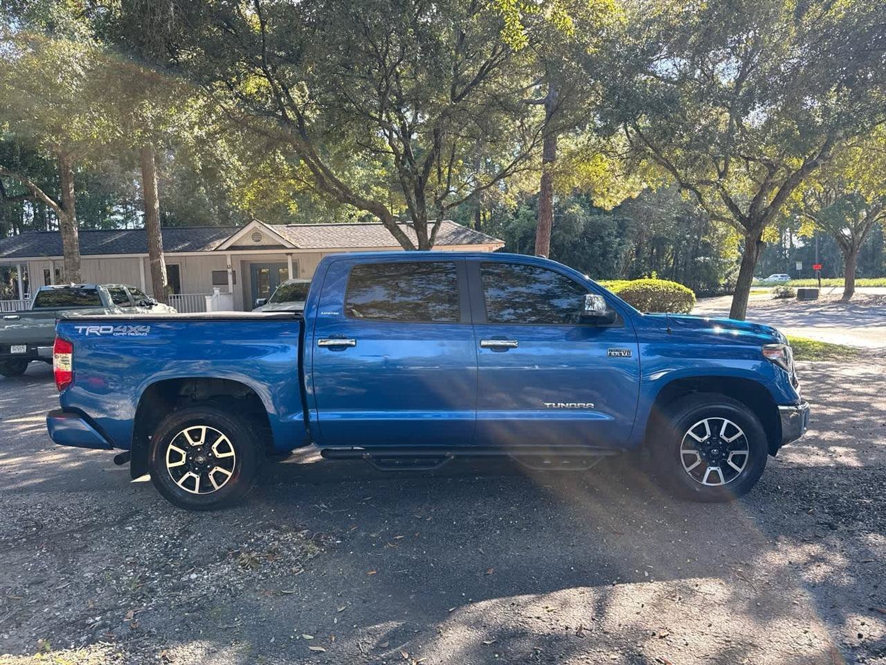 Used 2018 Toyota Tundra Limited w/ Limited Premium Package AWD/4WD image 6