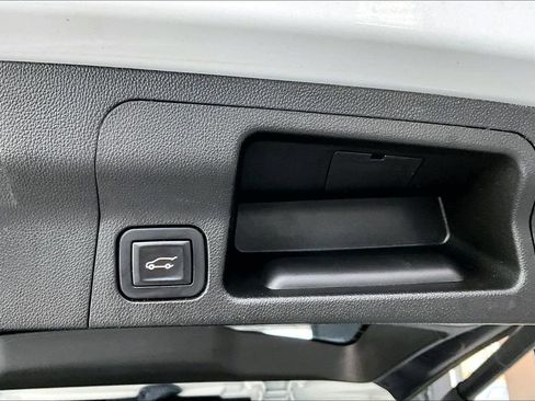 Used 2018 GMC Acadia SLE AWD/4WD image 25