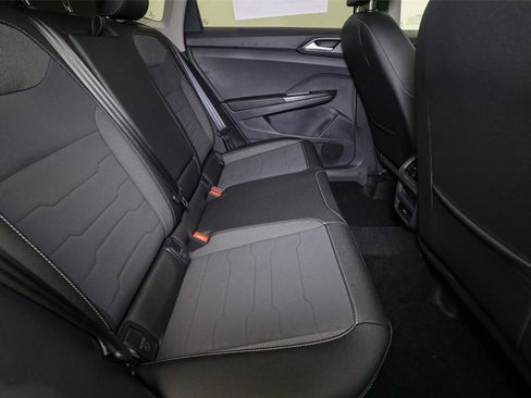 New 2025 Volkswagen Taos SE image 17