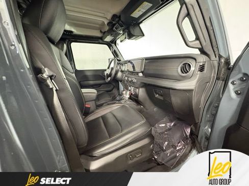 Used 2024 Jeep Wrangler Unlimited Sahara w/ Technology Group AWD/4WD image 10
