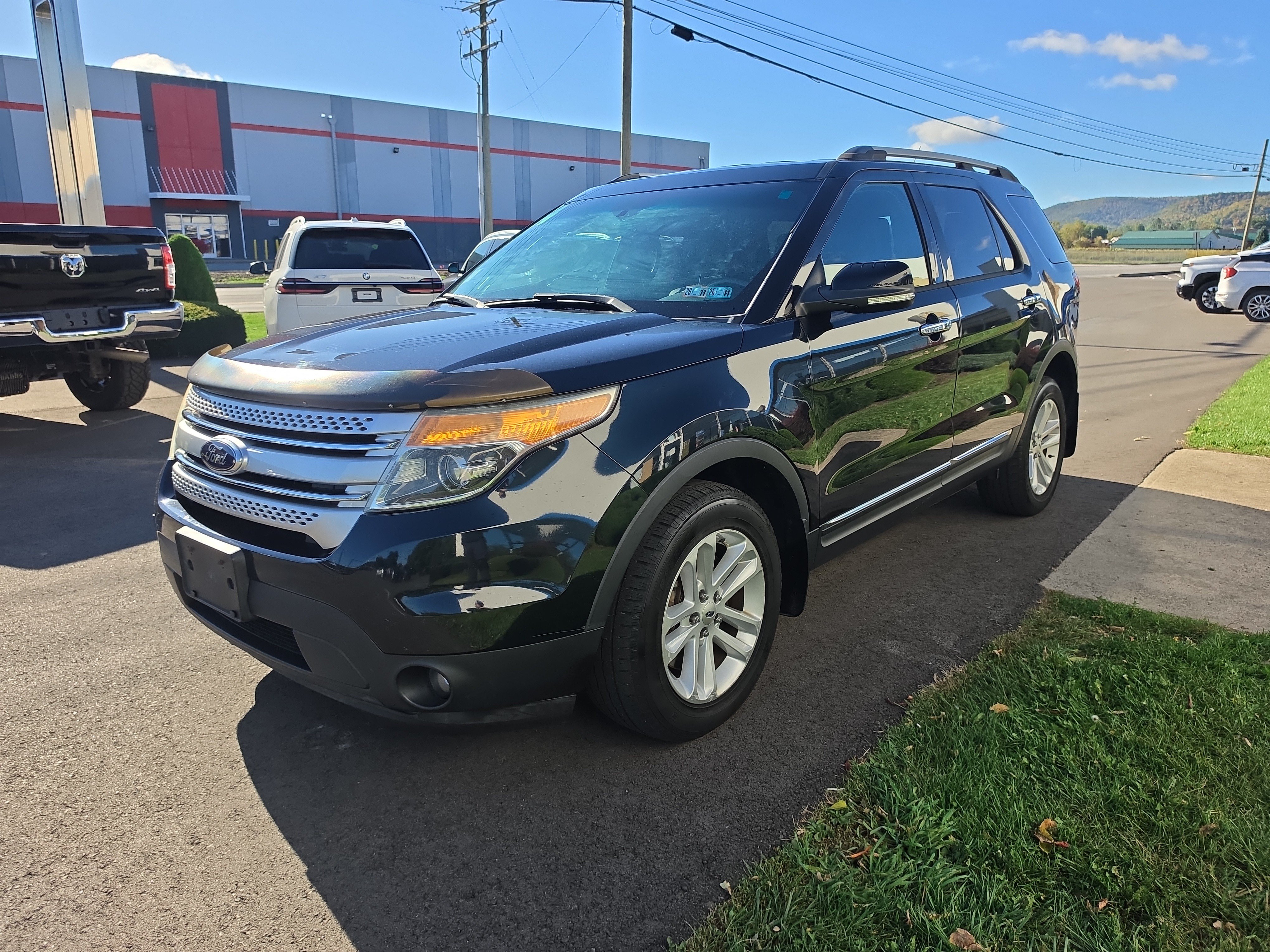 Used 2014 Ford Explorer XLT w/ Equipment Group 202A AWD/4WD image 8