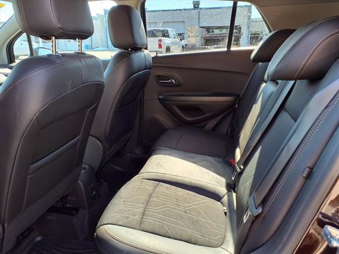 Used 2022 Chevrolet Trax LT w/ LT Convenience Package image 25