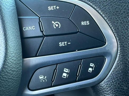 Used 2021 Chrysler Pacifica Touring image 21