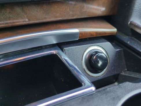 Used 2014 Mercedes-Benz E 550 4MATIC Sedan image 32