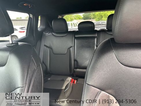 Used 2024 Jeep Compass Latitude AWD/4WD image 8