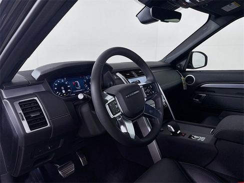 New 2026 Land Rover Discovery Dynamic SE image 9