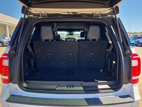 Used 2020 Ford Expedition XLT w/ Equipment Group 201A RWD image 27