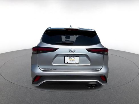 Used 2025 Toyota Highlander XSE AWD/4WD image 12