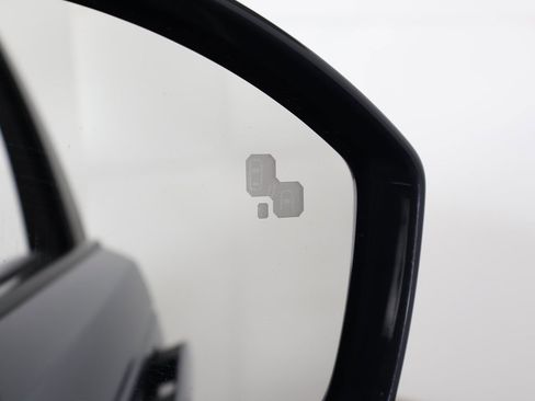 Used 2023 Land Rover Range Rover Velar R-Dynamic S image 43